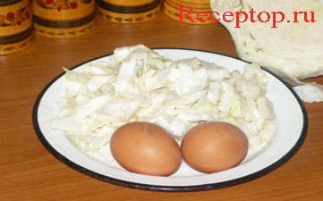 на фото продукты для приготовления капусты с яйцом